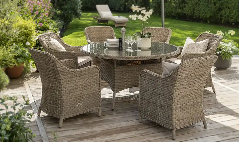 Charlbury Dining set in a cottagecare setting